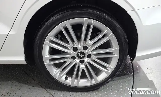 Audi A3 2018 2.0 автомат (гидро), миниатюра 7