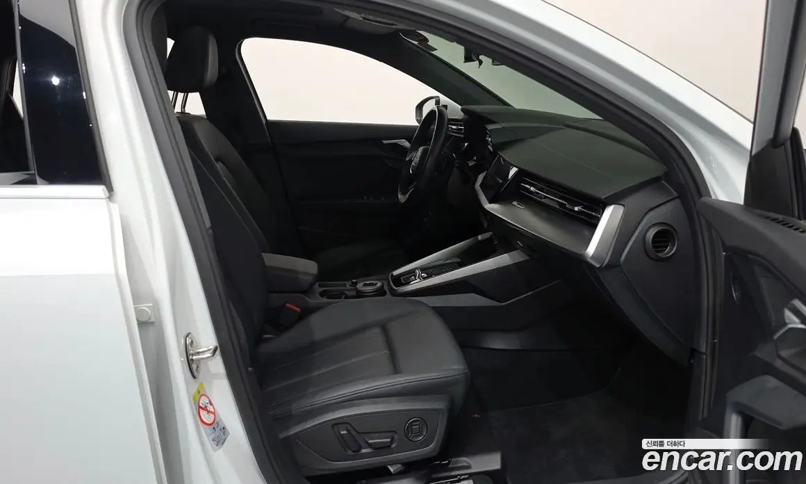 Audi A3 2023 2.0 автомат (гидро), фото 16