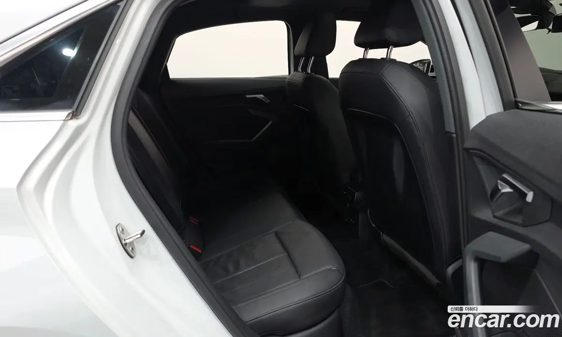 Audi A3 2023 2.0 автомат (гидро), фото 17