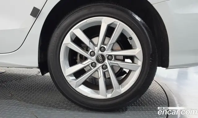 Audi A3 2023 2.0 автомат (гидро), миниатюра 7