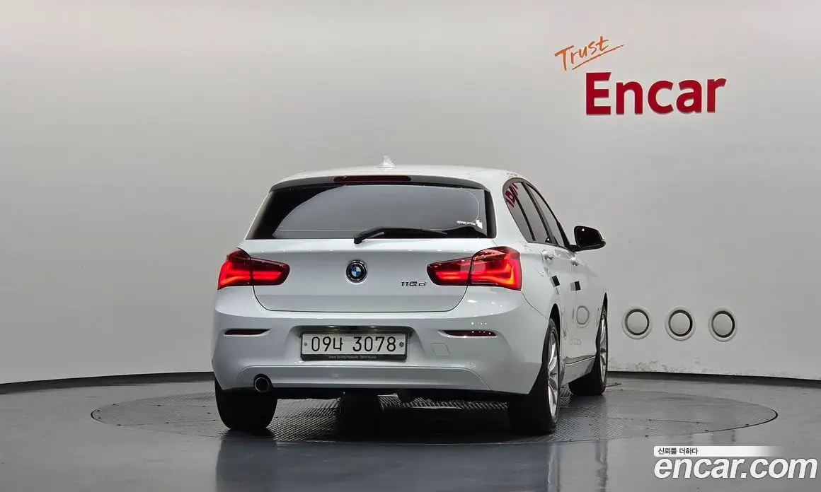 BMW 1 серия 2017 2.0 автомат (гидро), фото 4 BMW 1 серия 2017 2.0 автомат (гидро), фото 4