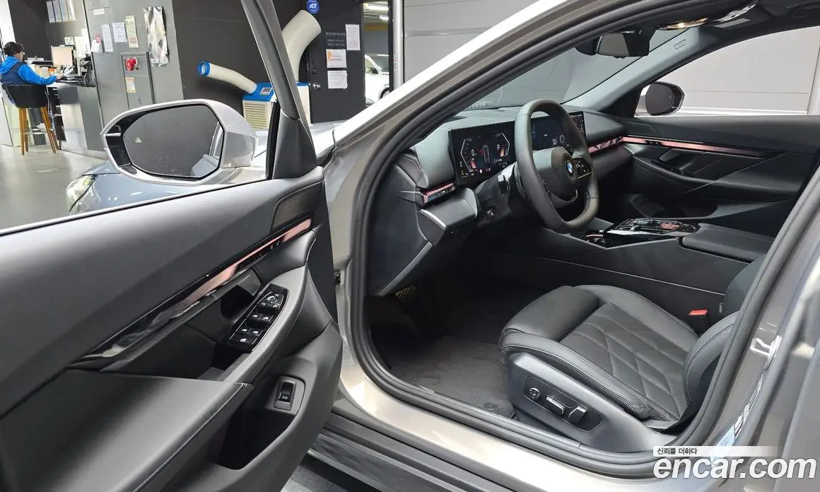 BMW 5 серия 2025 2.0 автомат (гидро), фото 13