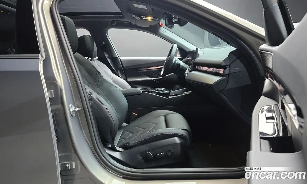 BMW 5 серия 2025 2.0 автомат (гидро), фото 16