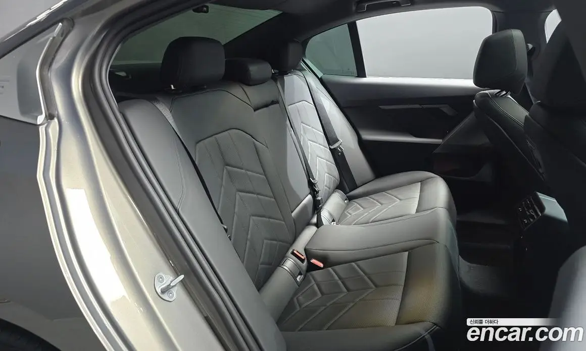 BMW 5 серия 2025 2.0 автомат (гидро), фото 17