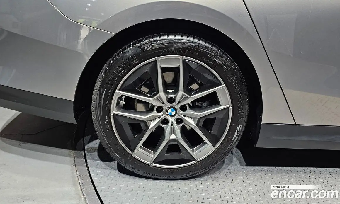 BMW 5 серия 2025 2.0 автомат (гидро), фото 5