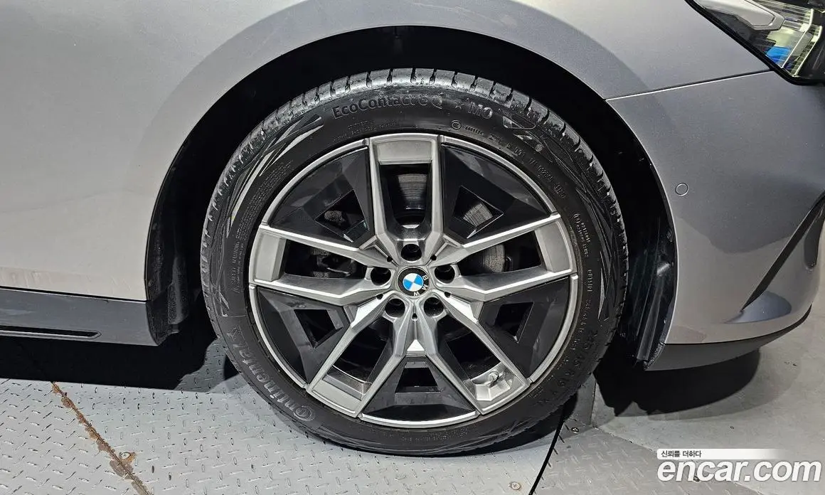 BMW 5 серия 2025 2.0 автомат (гидро), фото 7