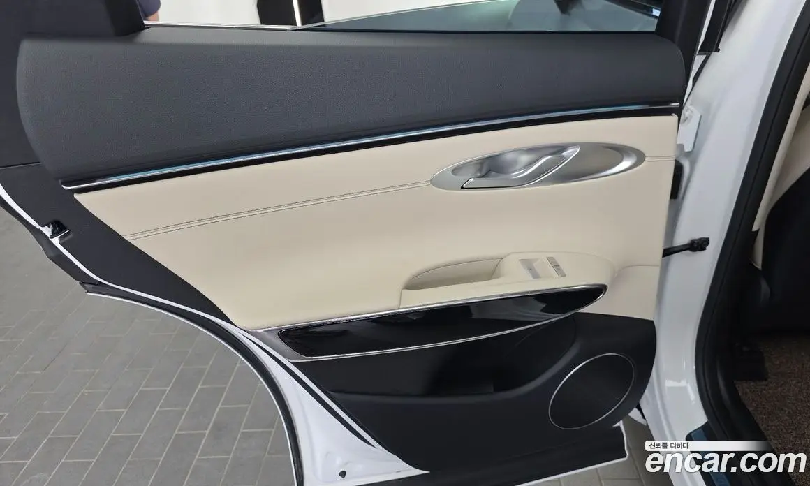 Genesis GV70 2025 2.5 автомат (гидро), фото 15