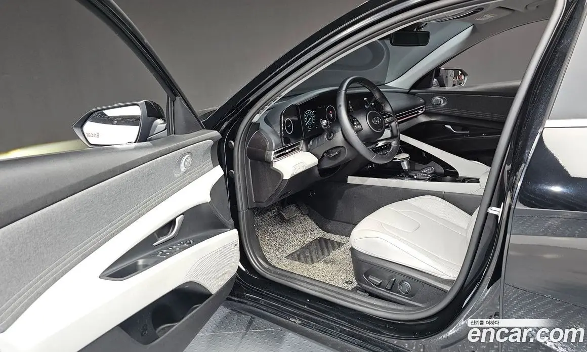 Hyundai Avante 2021 1.6 автомат (гидро), фото 13
