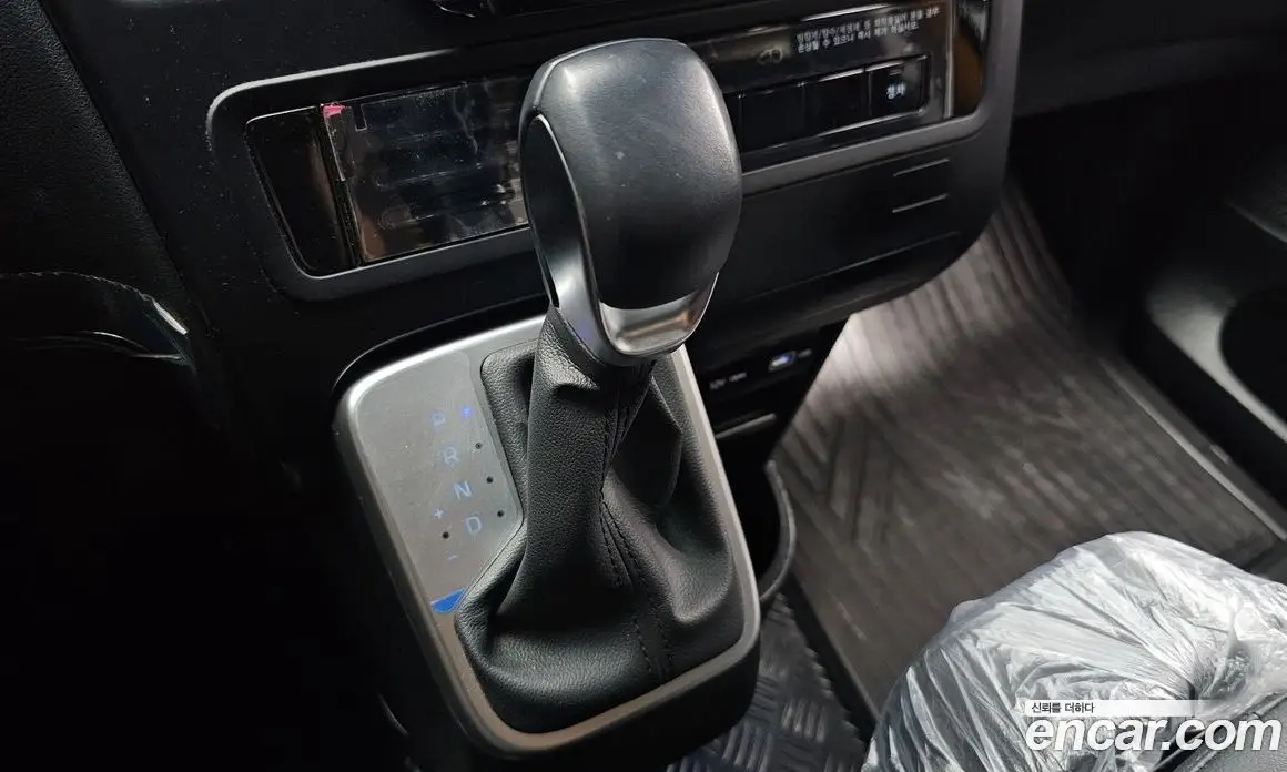 Hyundai Staria 2023 3.5 автомат (гидро), фото 9