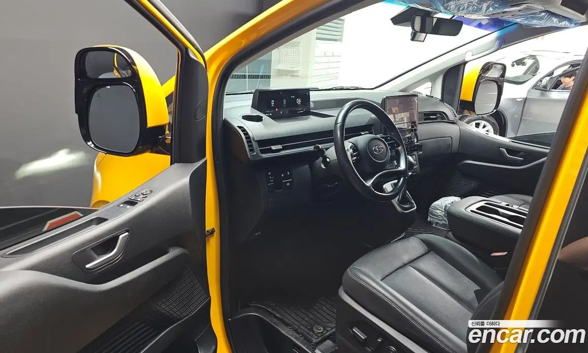 Hyundai Staria 2023 3.5 автомат (гидро), фото 10
