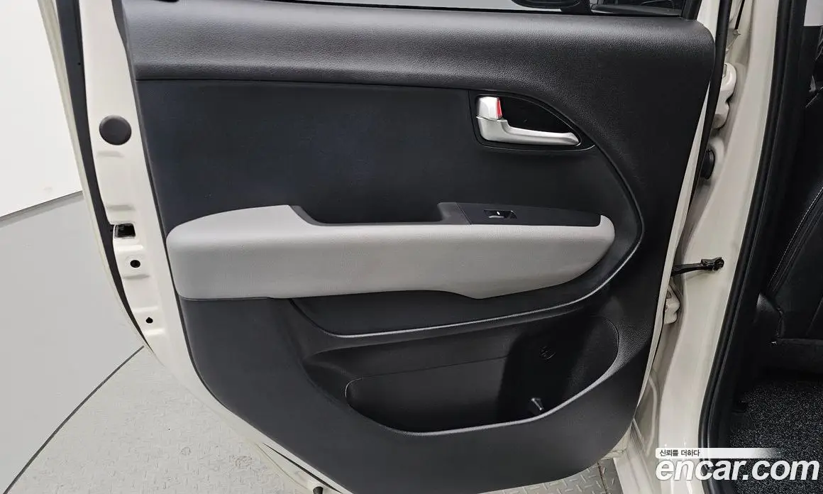 Kia Ray 2021 1.0 автомат (гидро), фото 14