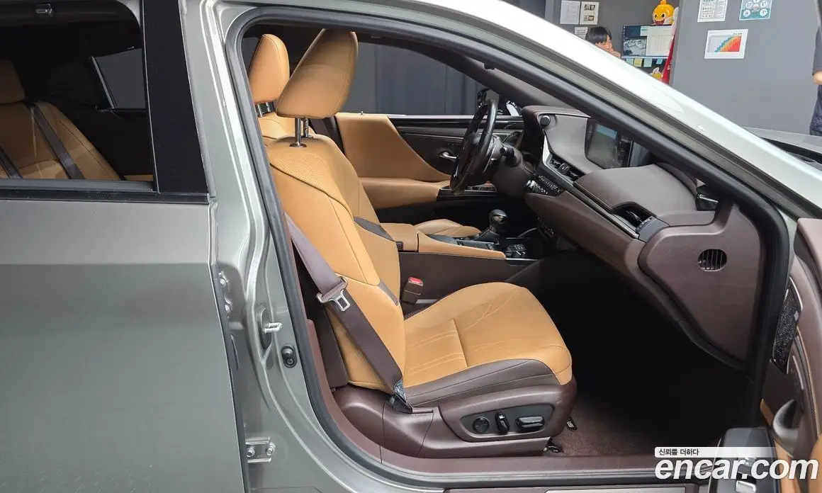 Lexus ES 2021 2.5 автомат (гидро), фото 17 Lexus ES 2021 2.5 автомат (гидро), фото 17