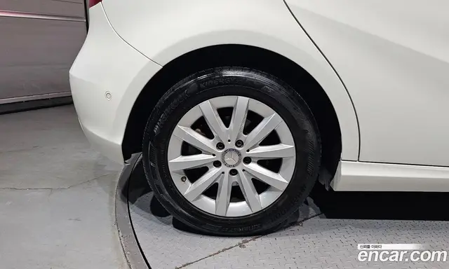 Mercedes-Benz A-Class 2017 1.6 автомат (гидро), миниатюра 5