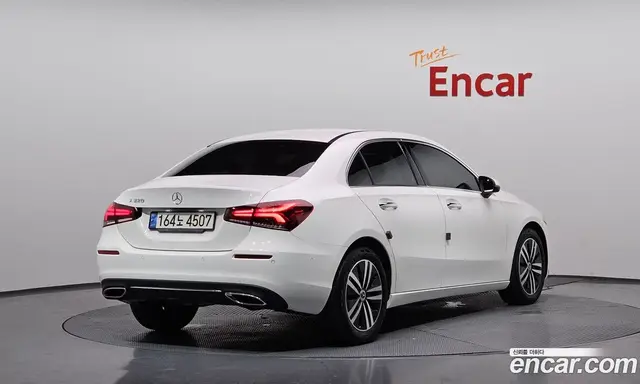 Mercedes-Benz A-Class 2021 2.0 автомат (гидро), миниатюра 1