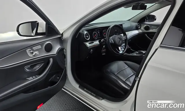 Mercedes-Benz E-Class 2016 2.0 автомат (гидро), миниатюра 10 Mercedes-Benz E-Class 2016 2.0 автомат (гидро), миниатюра 10