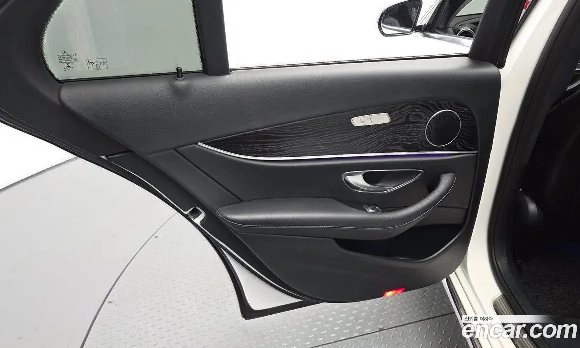 Mercedes-Benz E-Class 2018 2.0 автомат (гидро), фото 15 Mercedes-Benz E-Class 2018 2.0 автомат (гидро), фото 15