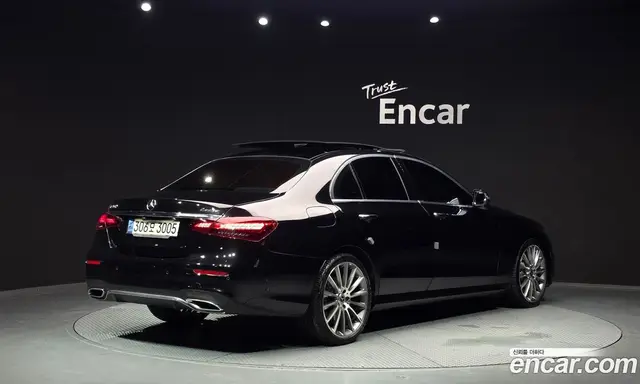 Mercedes-Benz E-Class 2021 2.0 автомат (гидро), миниатюра 2