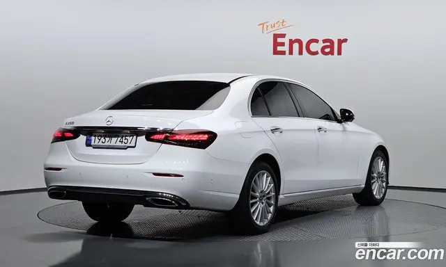 Mercedes-Benz E-Class 2023 2.0 автомат (гидро), миниатюра 2