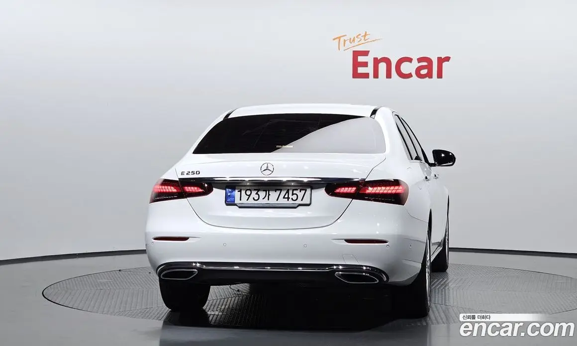 Mercedes-Benz E-Class 2023 2.0 автомат (гидро), фото 4