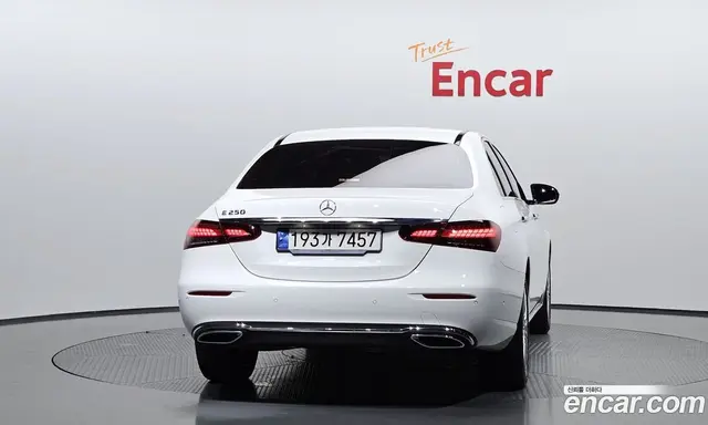 Mercedes-Benz E-Class 2023 2.0 автомат (гидро), миниатюра 4