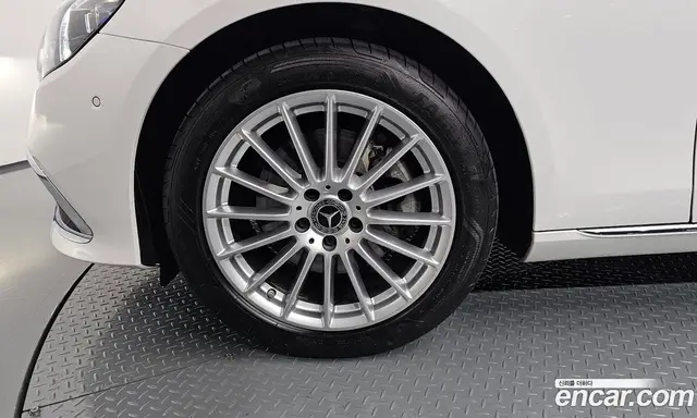 Mercedes-Benz E-Class 2023 2.0 автомат (гидро), миниатюра 5