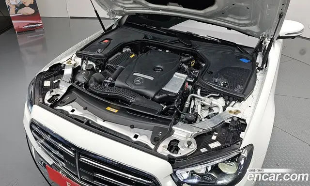 Mercedes-Benz E-Class 2023 2.0 автомат (гидро), миниатюра 6
