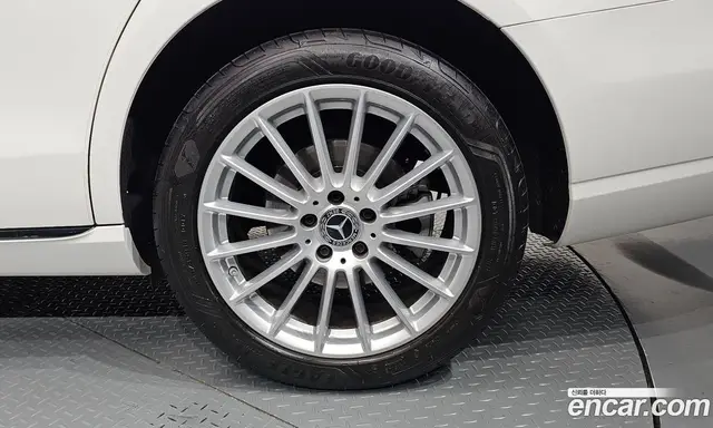 Mercedes-Benz E-Class 2023 2.0 автомат (гидро), миниатюра 7