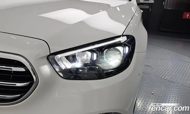 Mercedes-Benz E-Class 2023 2.0 автомат (гидро), миниатюра 8