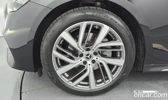 Mercedes-Benz E-Class 2025 2.0 автомат (гидро), миниатюра 5