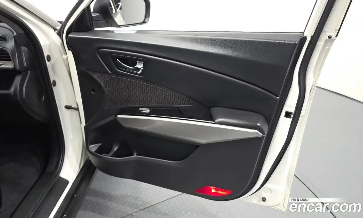 SsangYong TIBOLI 2015 1.6 автомат (гидро), фото 14 SsangYong TIBOLI 2015 1.6 автомат (гидро), фото 14