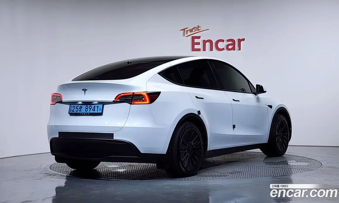 Tesla Model Y 2023 0.2 автомат (гидро), фото 1 Tesla Model Y 2023 0.2 автомат (гидро), фото 1