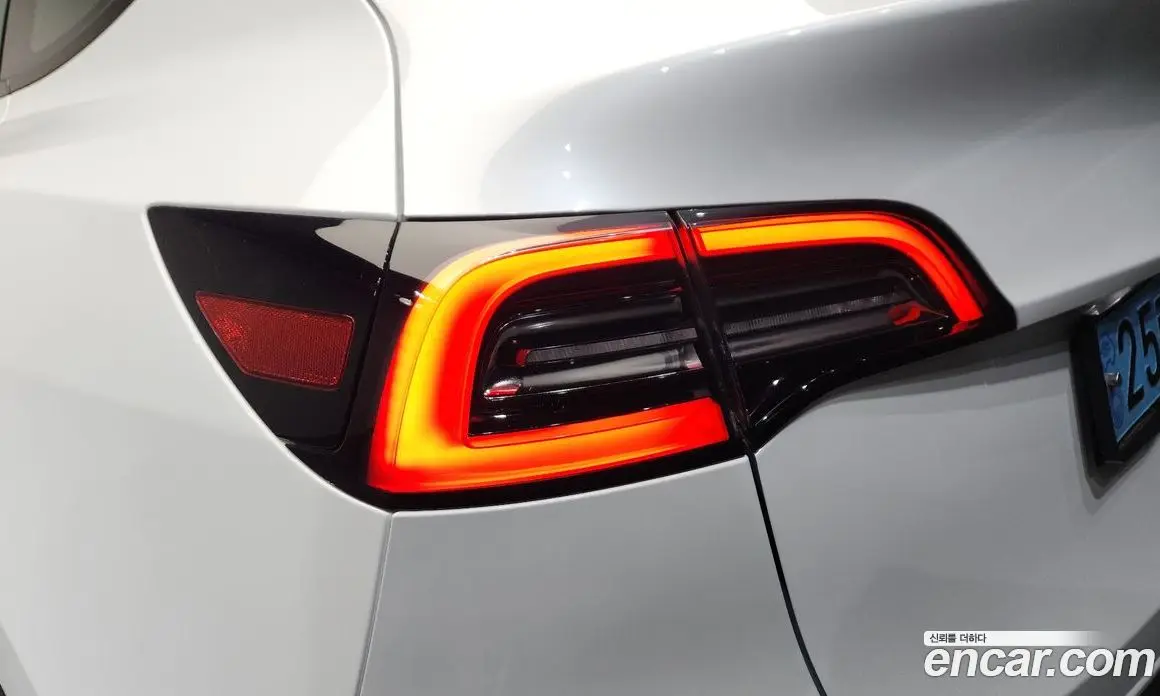 Tesla Model Y 2023 0.2 автомат (гидро), фото 8 Tesla Model Y 2023 0.2 автомат (гидро), фото 8