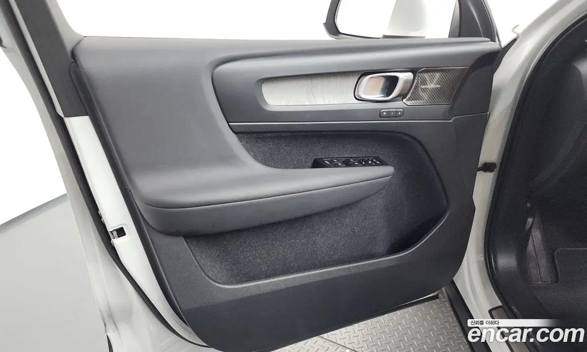 Volvo XC40 2021 2.0 автомат (гидро), фото 14 Volvo XC40 2021 2.0 автомат (гидро), фото 14