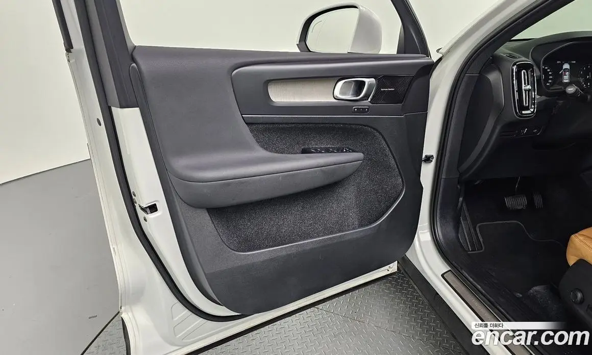 Volvo XC40 2022 2.0 автомат (гидро), фото 14 Volvo XC40 2022 2.0 автомат (гидро), фото 14