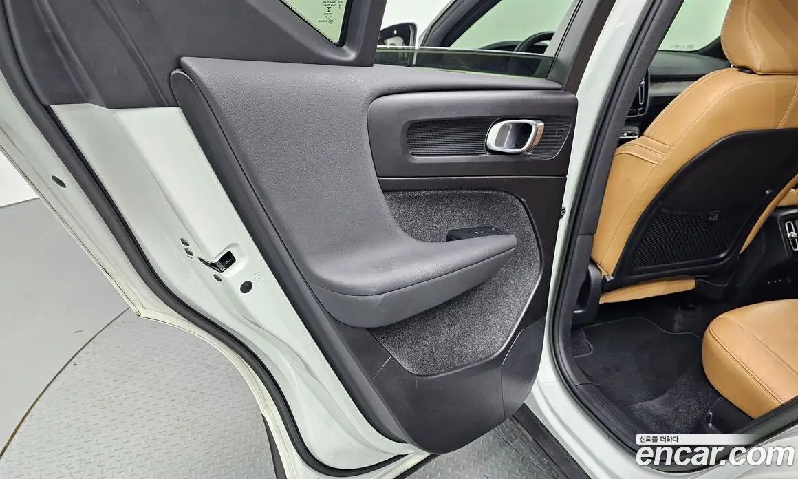 Volvo XC40 2022 2.0 автомат (гидро), фото 15 Volvo XC40 2022 2.0 автомат (гидро), фото 15