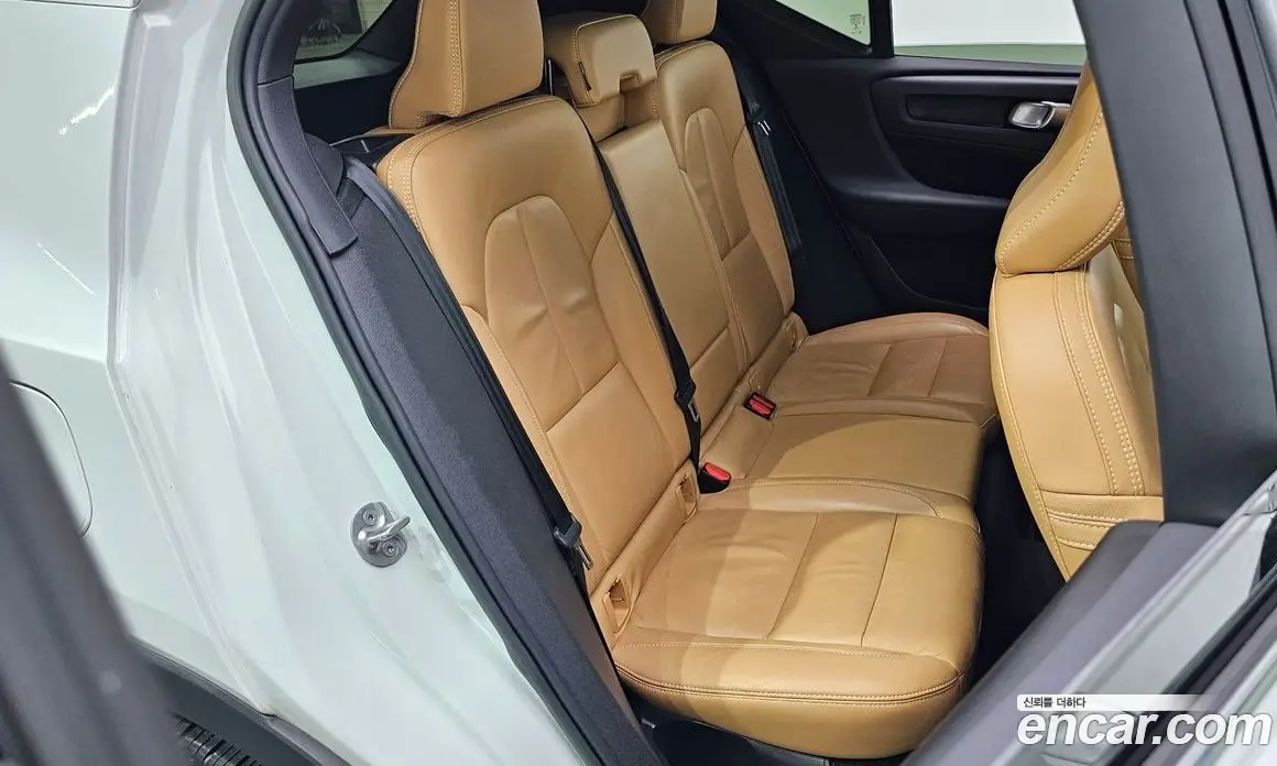 Volvo XC40 2022 2.0 автомат (гидро), фото 17 Volvo XC40 2022 2.0 автомат (гидро), фото 17