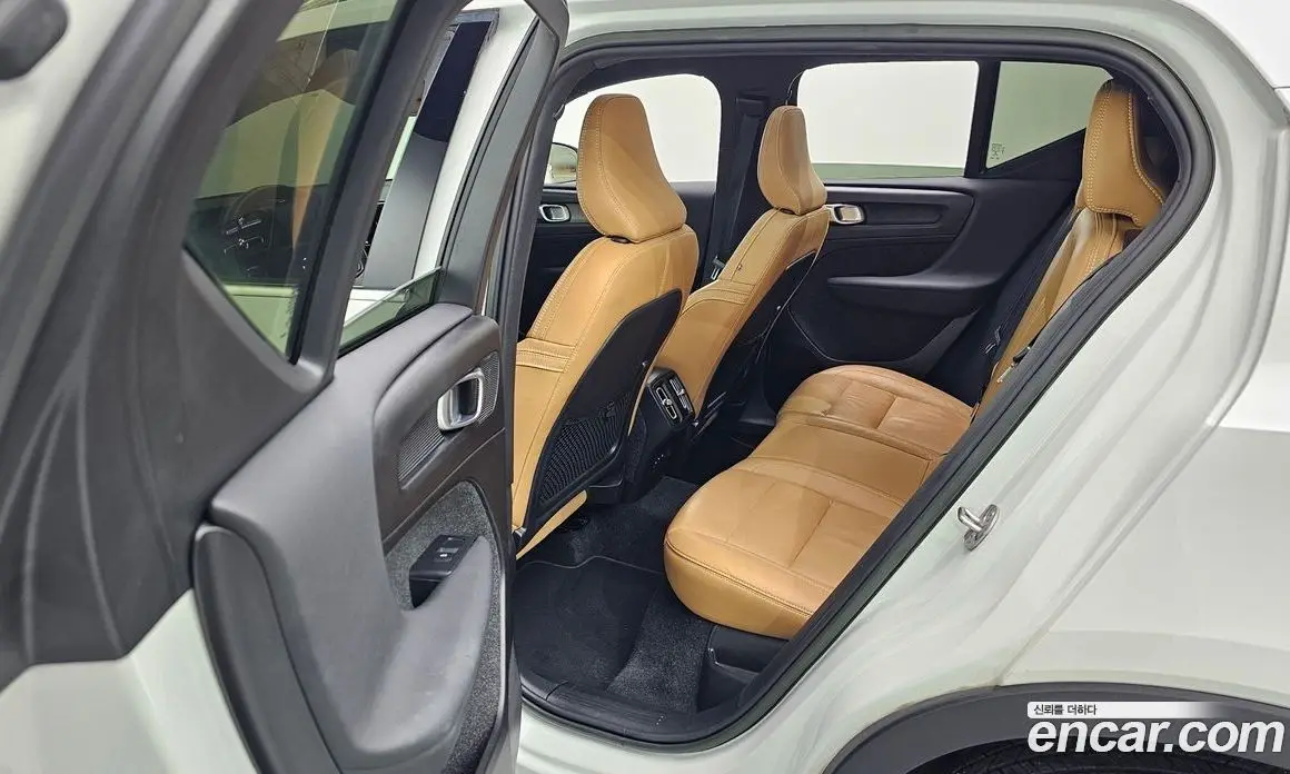 Volvo XC40 2022 2.0 автомат (гидро), фото 31 Volvo XC40 2022 2.0 автомат (гидро), фото 31