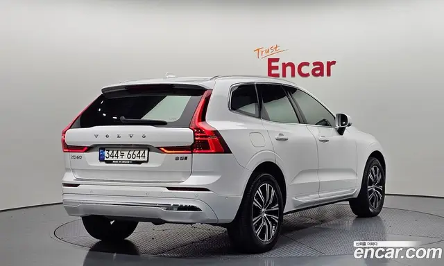 Volvo XC60 2021 2.0 автомат (гидро), миниатюра 1 Volvo XC60 2021 2.0 автомат (гидро), миниатюра 1