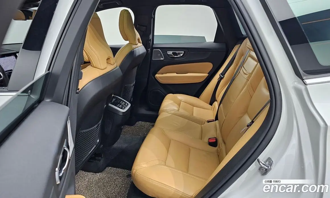 Volvo XC60 2021 2.0 автомат (гидро), фото 17 Volvo XC60 2021 2.0 автомат (гидро), фото 17