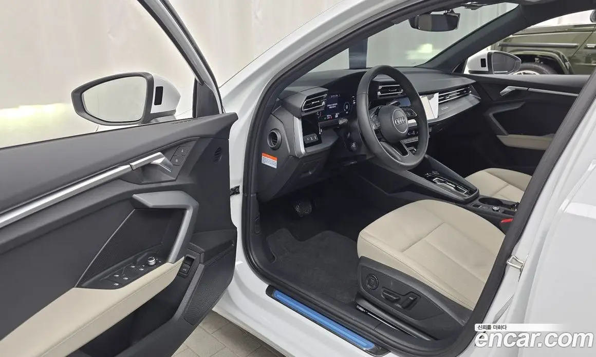 Audi A3 2025 2.0 автомат (гидро), фото 13