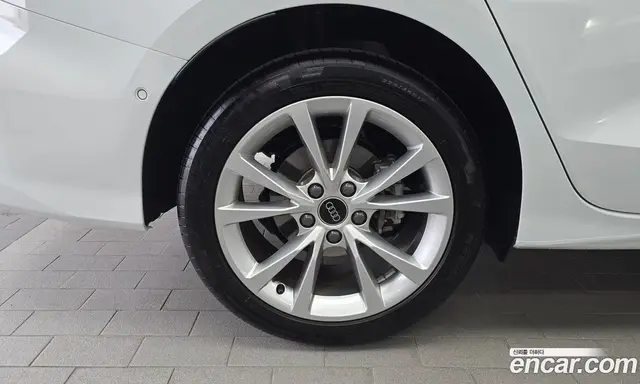 Audi A3 2025 2.0 автомат (гидро), миниатюра 5
