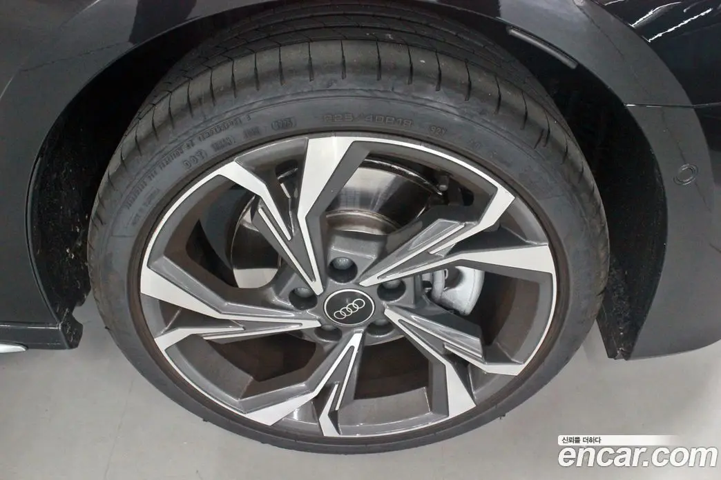 Audi A3 2025 2.0 автомат (гидро), фото 5 Audi A3 2025 2.0 автомат (гидро), фото 5