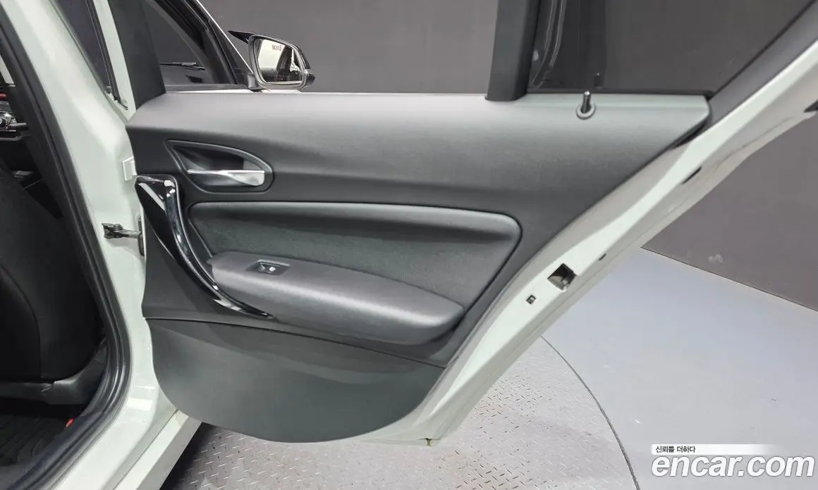 BMW 1 серия 2018 2.0 автомат (гидро), фото 15