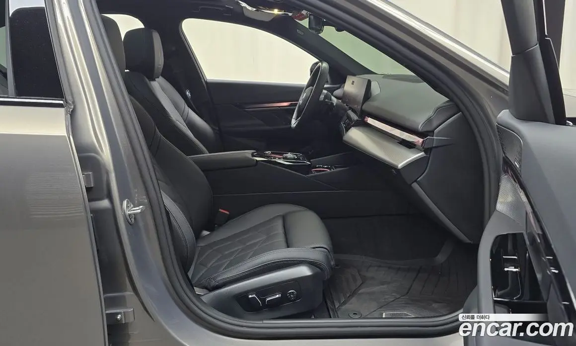 BMW 5 серия 2025 2.0 автомат (гидро), фото 15 BMW 5 серия 2025 2.0 автомат (гидро), фото 15