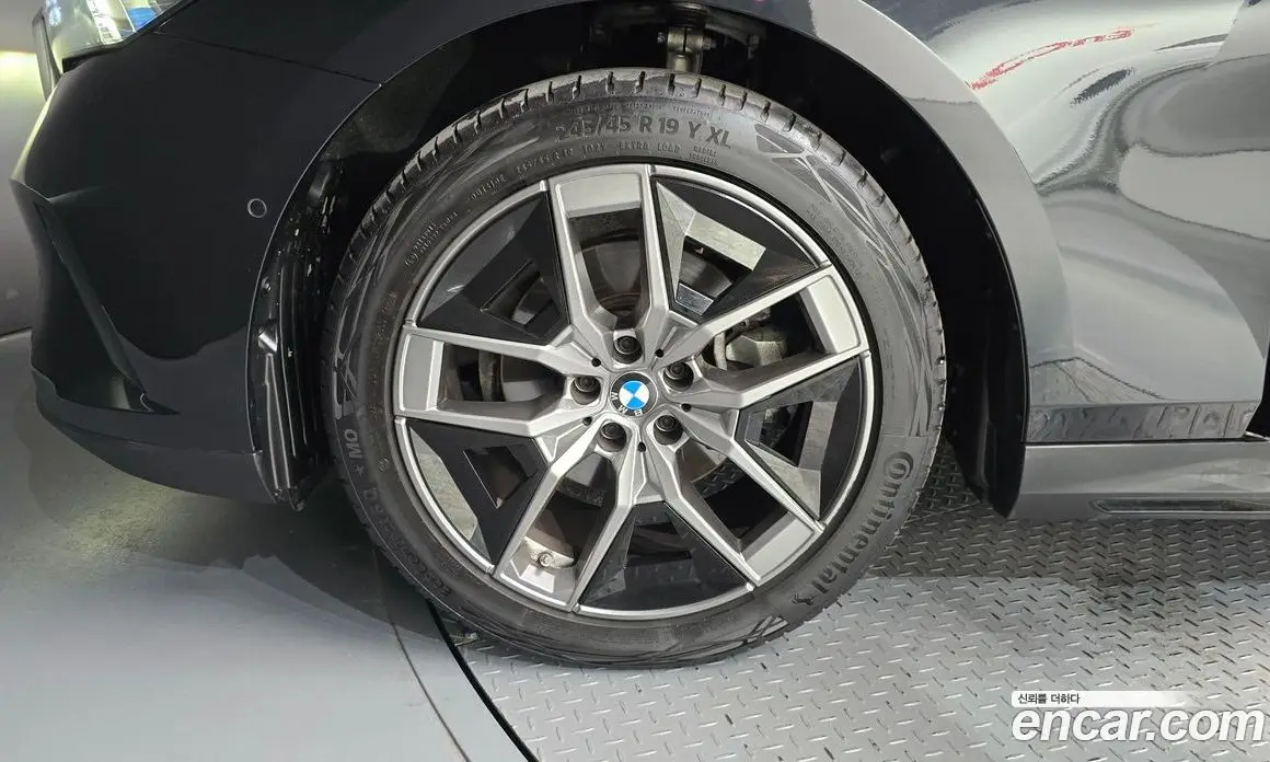 BMW 5 серия 2025 2.0 автомат (гидро), фото 5