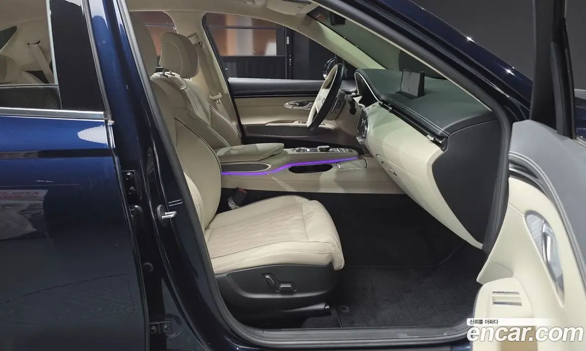 Genesis GV70 2021 2.5 автомат (гидро), фото 17 Genesis GV70 2021 2.5 автомат (гидро), фото 17