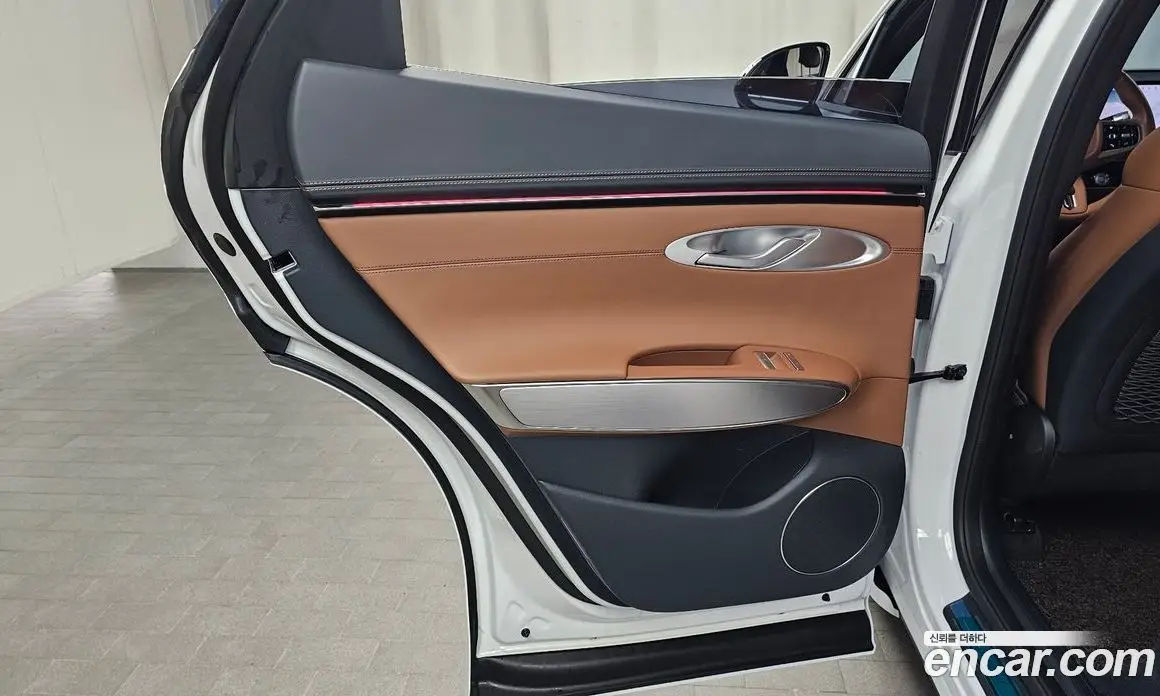 Genesis GV70 2026 2.5 автомат (гидро), фото 14 Genesis GV70 2026 2.5 автомат (гидро), фото 14