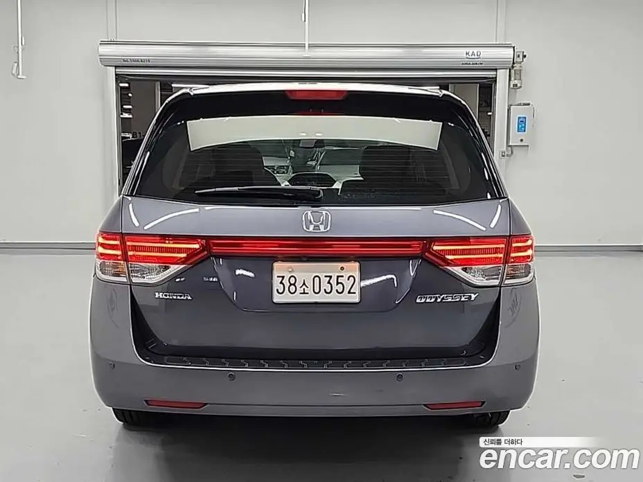 Honda Odyssey 2016 3.5 автомат (гидро), фото 3 Honda Odyssey 2016 3.5 автомат (гидро), фото 3