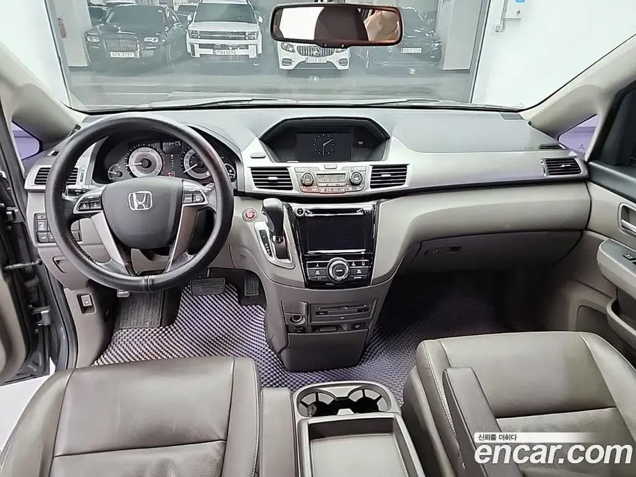 Honda Odyssey 2016 3.5 автомат (гидро), фото 7 Honda Odyssey 2016 3.5 автомат (гидро), фото 7