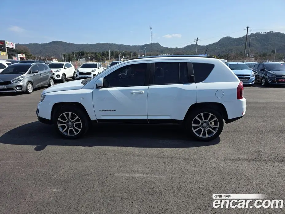 Jeep Compass 2013 2.4 автомат (гидро), фото 8 Jeep Compass 2013 2.4 автомат (гидро), фото 8